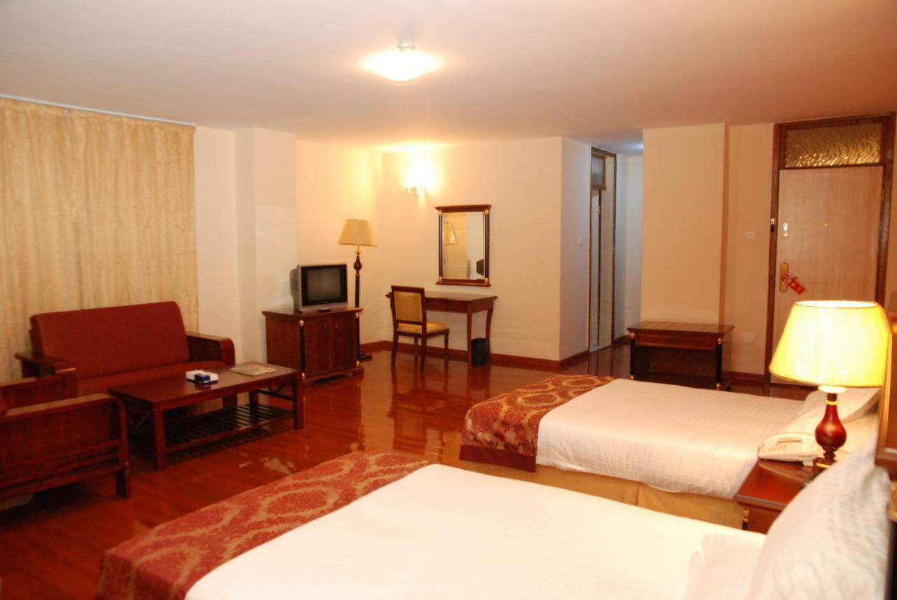 Churchill Addis Ababa Hotel Bagian luar foto