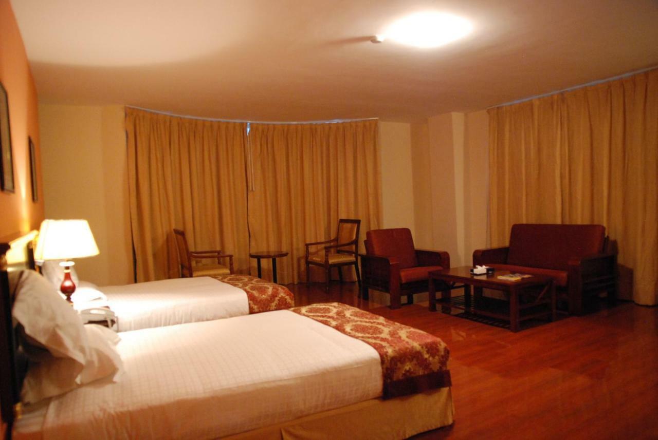 Churchill Addis Ababa Hotel Bagian luar foto