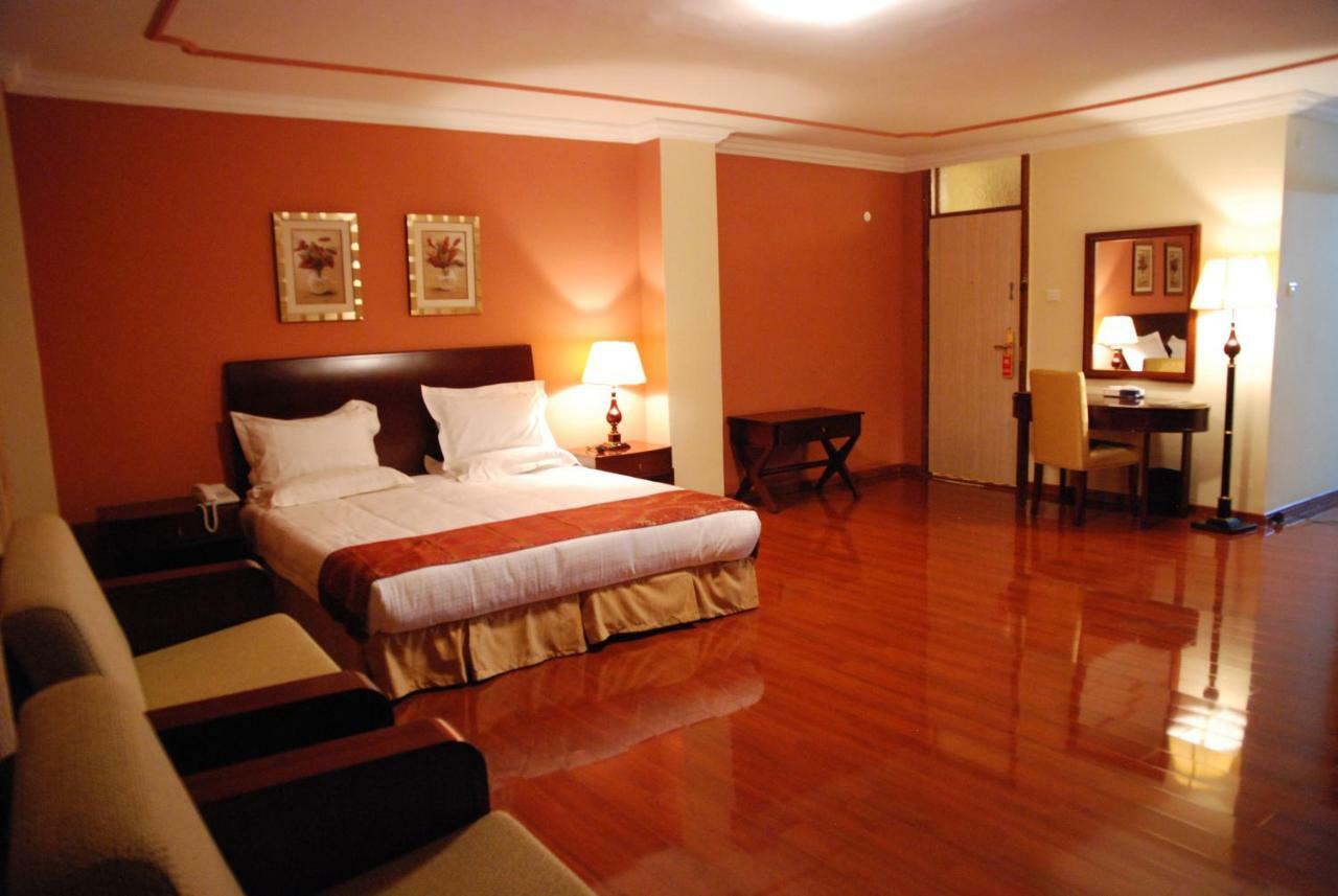 Churchill Addis Ababa Hotel Bagian luar foto
