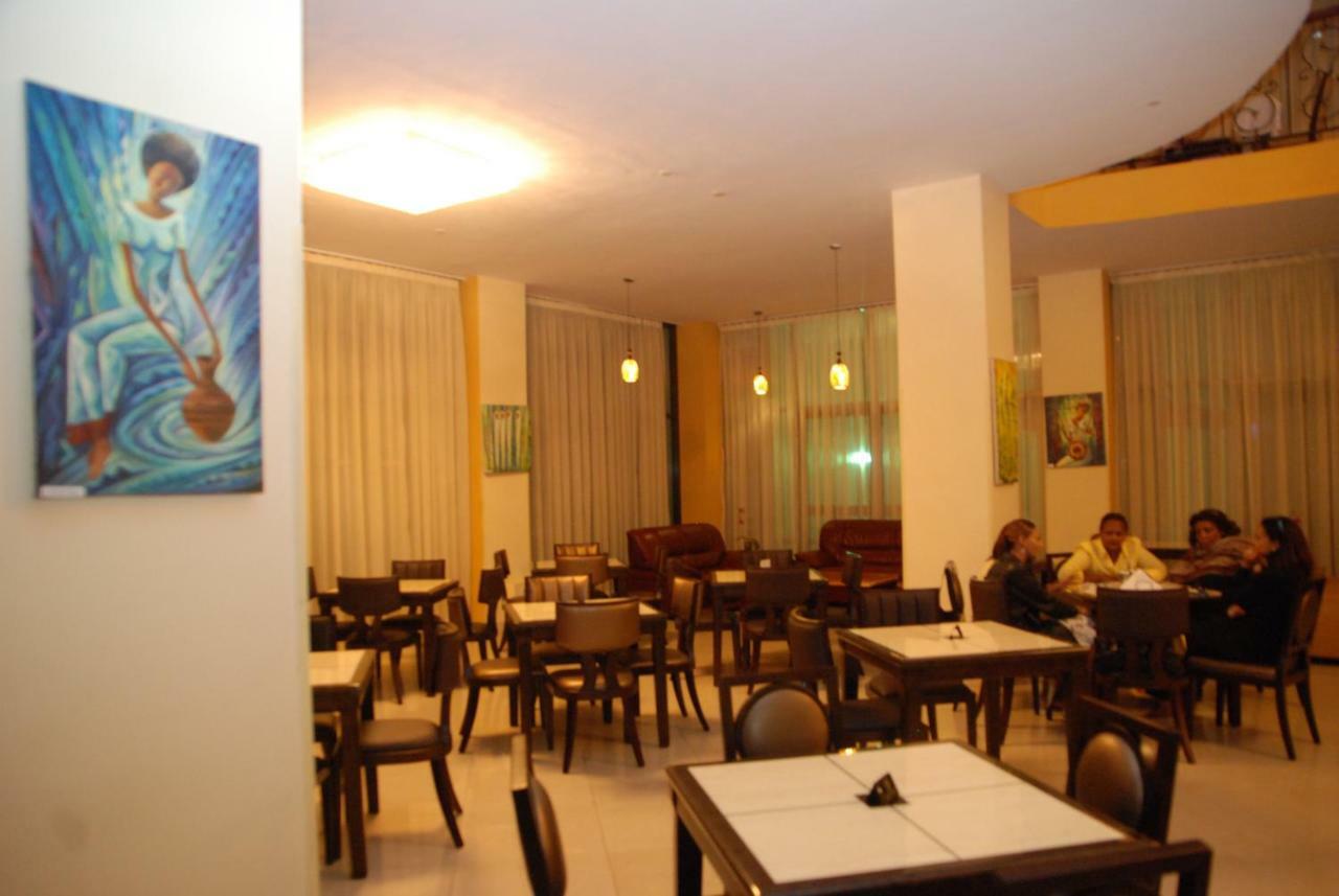 Churchill Addis Ababa Hotel Bagian luar foto